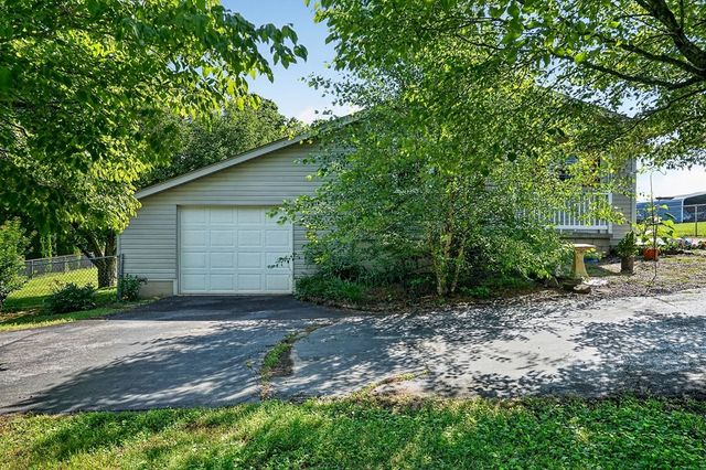 200 Woodmont Dr, Sparta, TN 38583