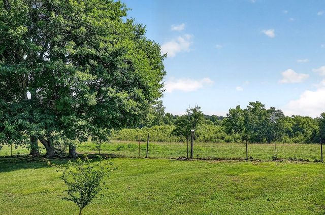 200 Woodmont Dr, Sparta, TN 38583