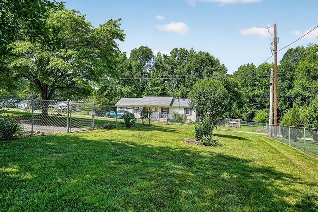 200 Woodmont Dr, Sparta, TN 38583