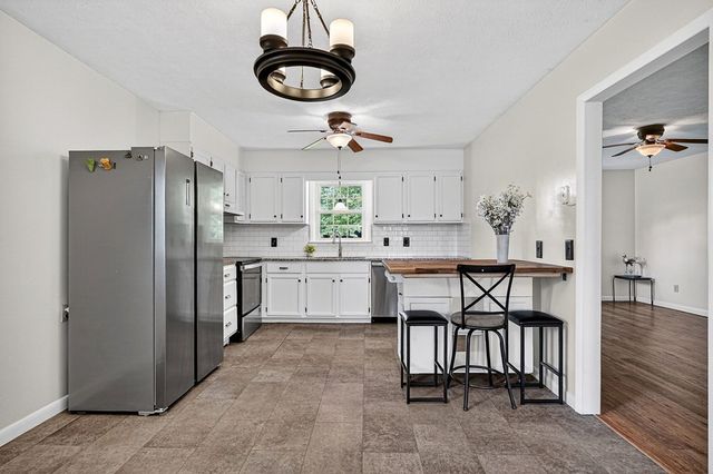 200 Woodmont Dr, Sparta, TN 38583