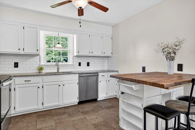 200 Woodmont Dr, Sparta, TN 38583