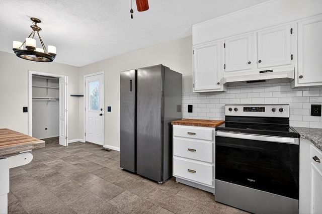 200 Woodmont Dr, Sparta, TN 38583