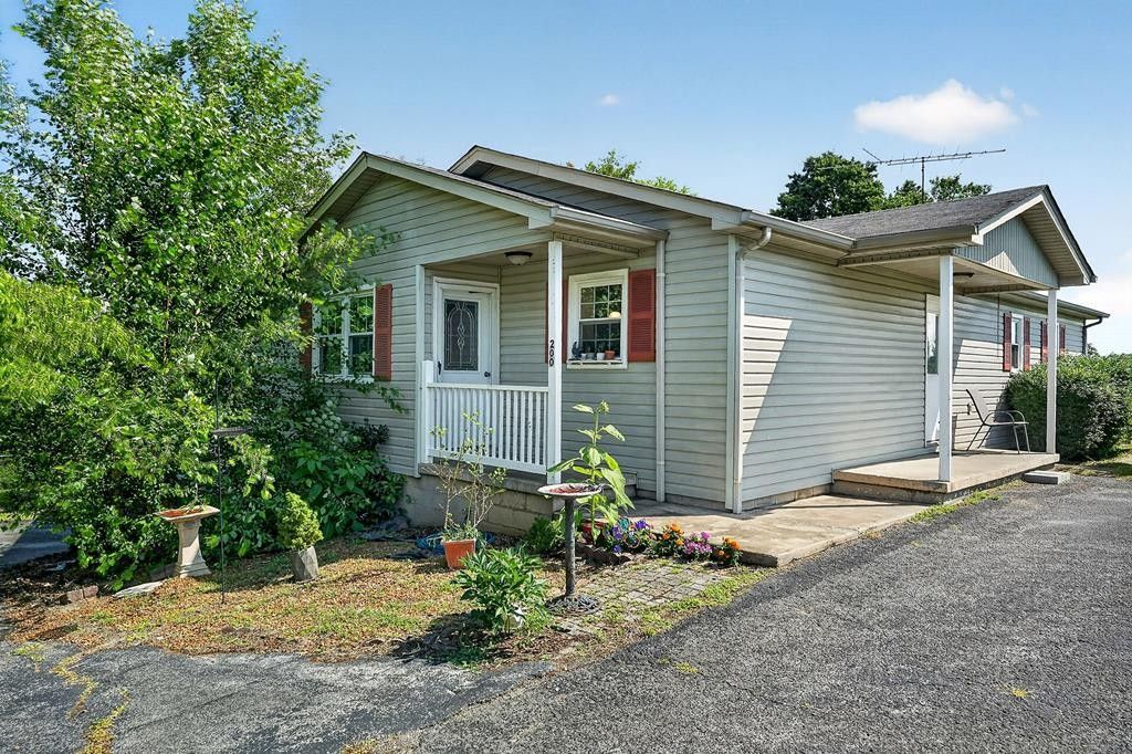 200 Woodmont Dr, Sparta, TN 38583