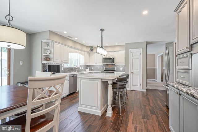 8 MELVILLE DR, Medford, NJ 08055