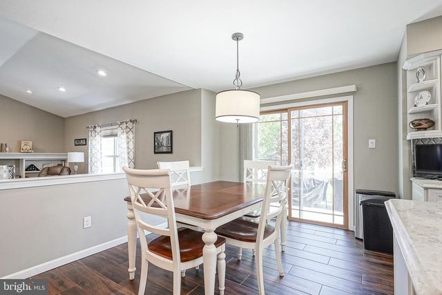 8 MELVILLE DR, Medford, NJ 08055