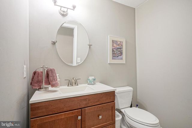 8 MELVILLE DR, Medford, NJ 08055