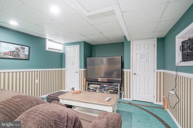 8 MELVILLE DR, Medford, NJ 08055