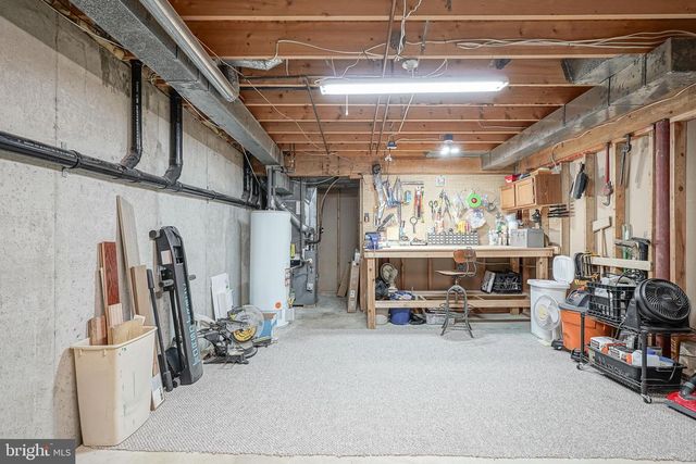 8 MELVILLE DR, Medford, NJ 08055