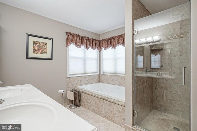 8 MELVILLE DR, Medford, NJ 08055