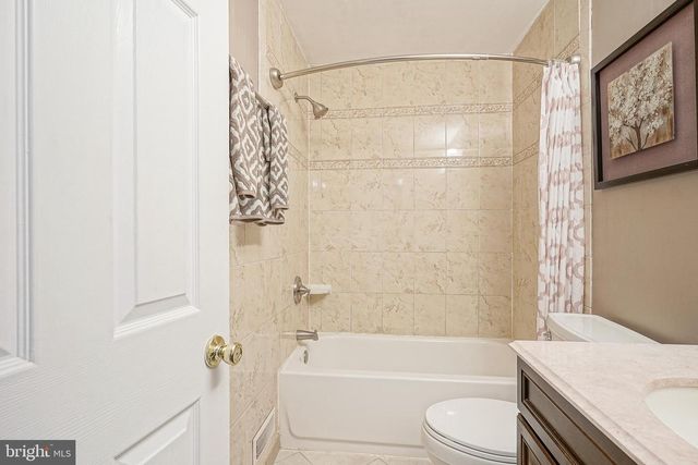 8 MELVILLE DR, Medford, NJ 08055