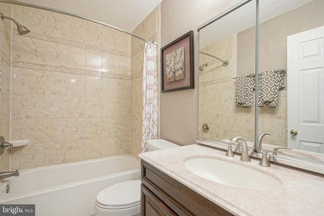 8 MELVILLE DR, Medford, NJ 08055