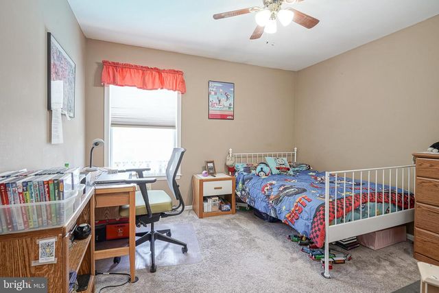 8 MELVILLE DR, Medford, NJ 08055