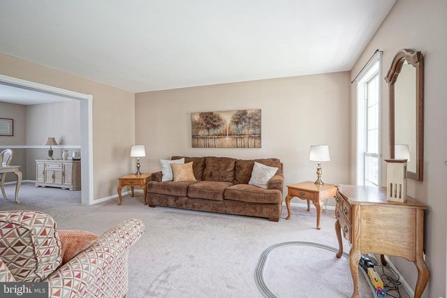 8 MELVILLE DR, Medford, NJ 08055