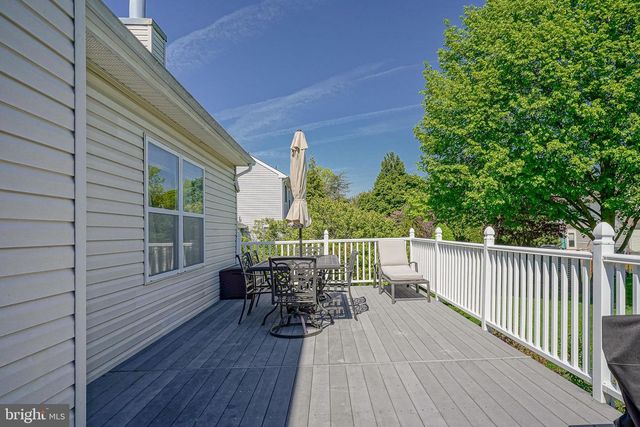 8 MELVILLE DR, Medford, NJ 08055