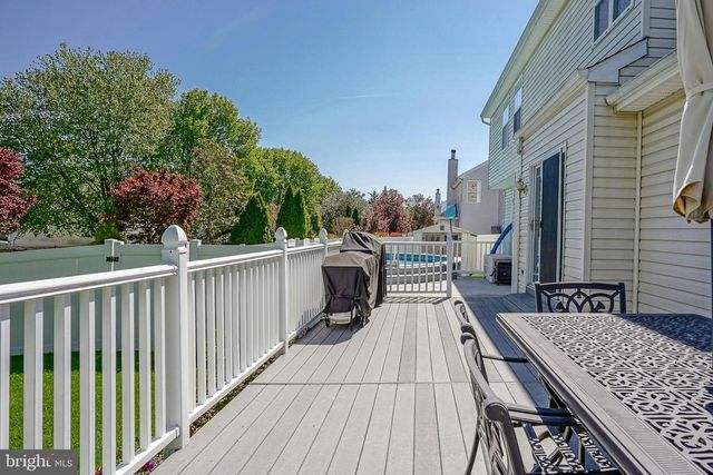 8 MELVILLE DR, Medford, NJ 08055