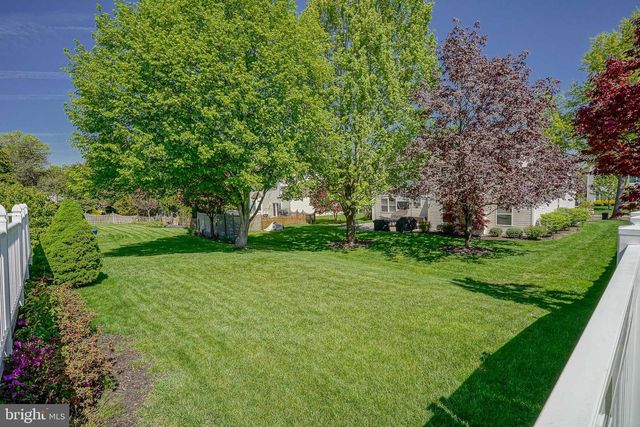 8 MELVILLE DR, Medford, NJ 08055