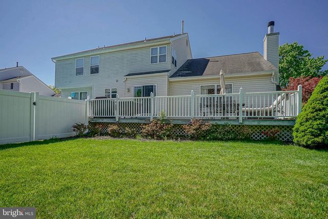 8 MELVILLE DR, Medford, NJ 08055