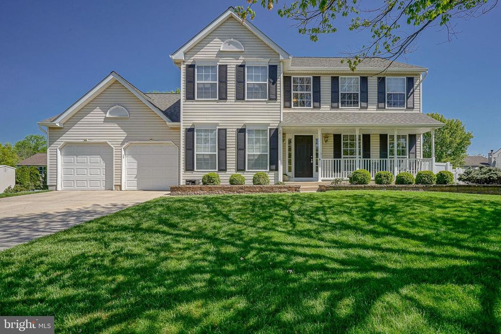 8 MELVILLE DR, Medford, NJ 08055