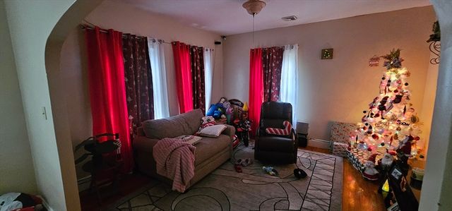 274 Pine St, Springfield, MA 01105