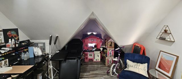 274 Pine St, Springfield, MA 01105