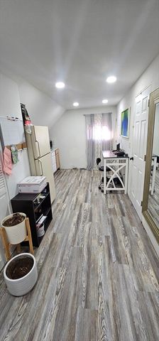 274 Pine St, Springfield, MA 01105