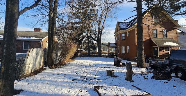 274 Pine St, Springfield, MA 01105