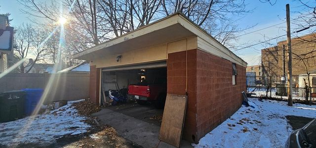 274 Pine St, Springfield, MA 01105