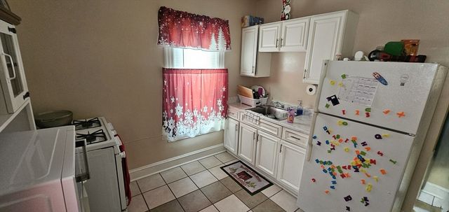 274 Pine St, Springfield, MA 01105