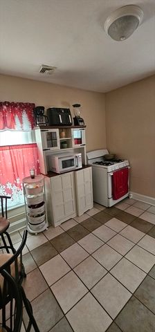 274 Pine St, Springfield, MA 01105