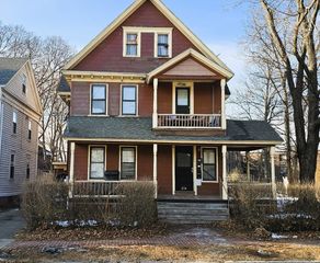 274 Pine St, Springfield, MA 01105