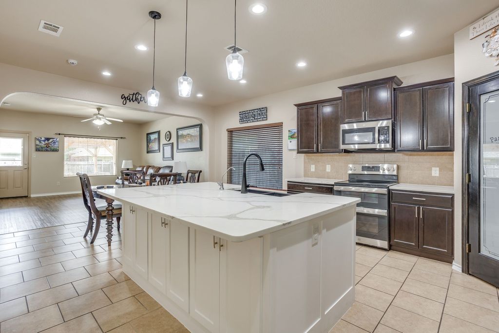 8208 Sleeping Doe Drive, Fort Worth, TX 76179 — photo 2