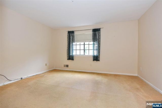 1804 Faulkner Court, Mahwah, NJ 07430