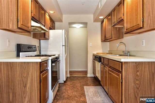 1804 Faulkner Court, Mahwah, NJ 07430