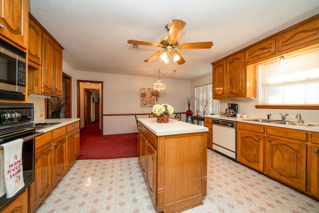 1308 Oakwood Lane, Kilgore, TX 75662