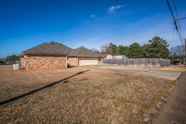 1308 Oakwood Lane, Kilgore, TX 75662