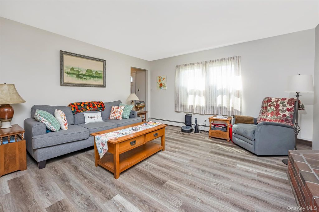 26 Dawes Avenue, Amity Harbor, NY 11701 — photo 4