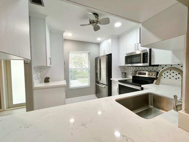 617 Laconia Circle B, Lake Worth, FL 33467
