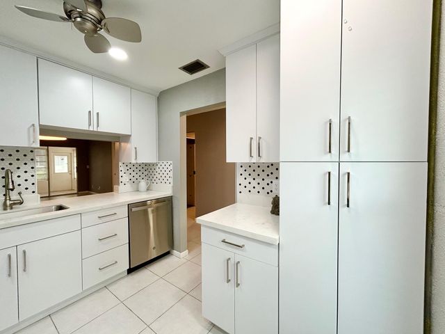 617 Laconia Circle B, Lake Worth, FL 33467