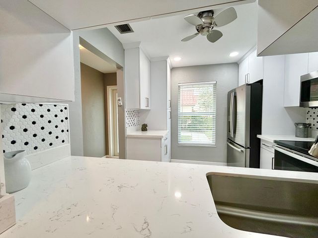 617 Laconia Circle B, Lake Worth, FL 33467