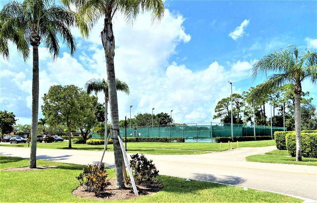 617 Laconia Circle B, Lake Worth, FL 33467