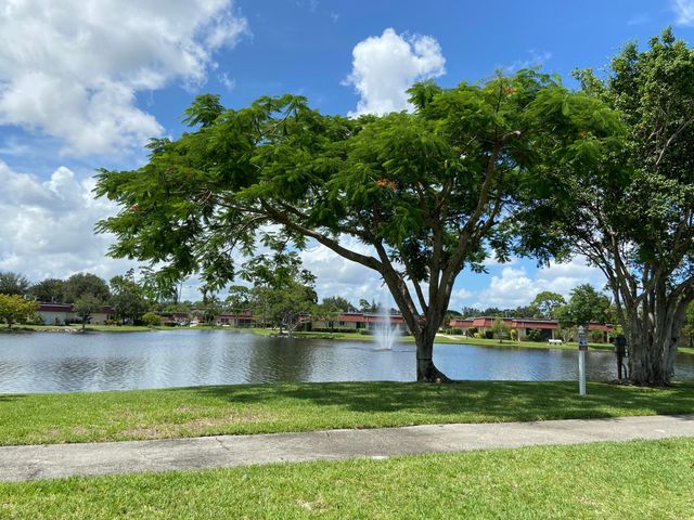 617 Laconia Circle B, Lake Worth, FL 33467