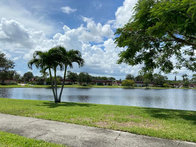 617 Laconia Circle B, Lake Worth, FL 33467
