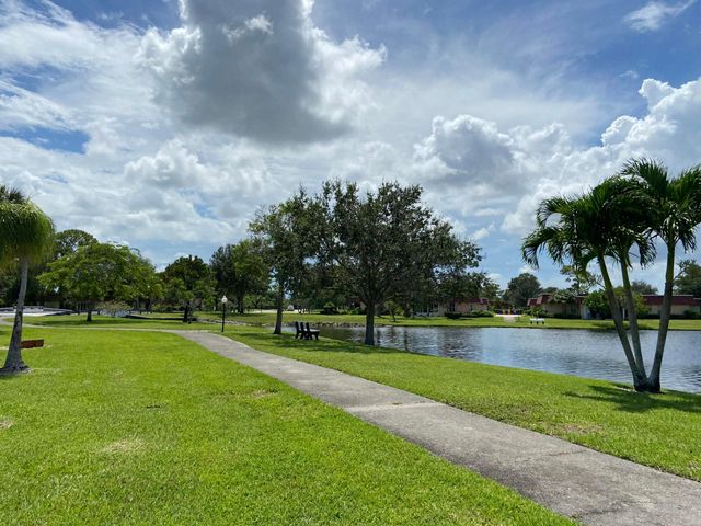 617 Laconia Circle B, Lake Worth, FL 33467