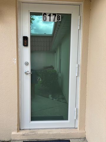 617 Laconia Circle B, Lake Worth, FL 33467