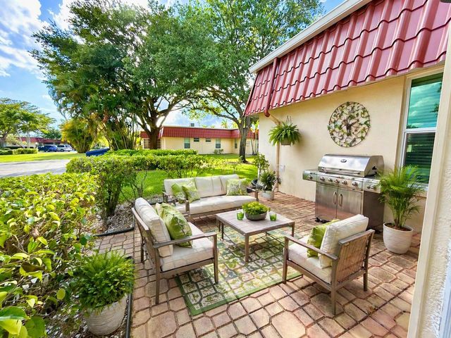 617 Laconia Circle B, Lake Worth, FL 33467