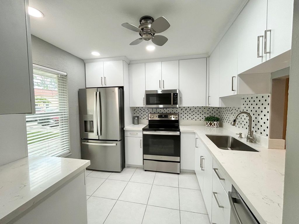 617 Laconia Circle B, Lake Worth, FL 33467