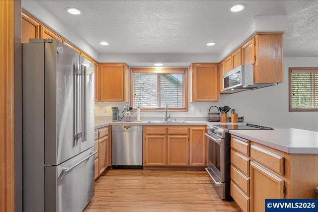 1064 Ashwood Ct SE, Salem, OR 97302