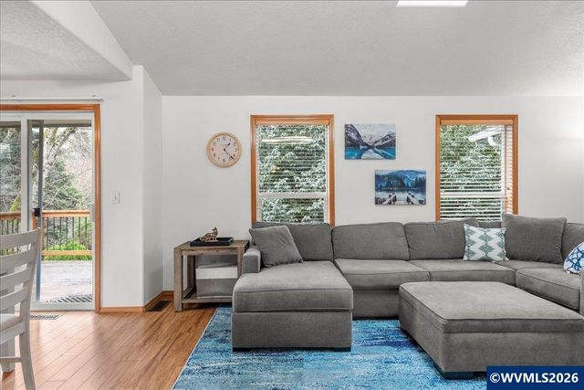 1064 Ashwood Ct SE, Salem, OR 97302