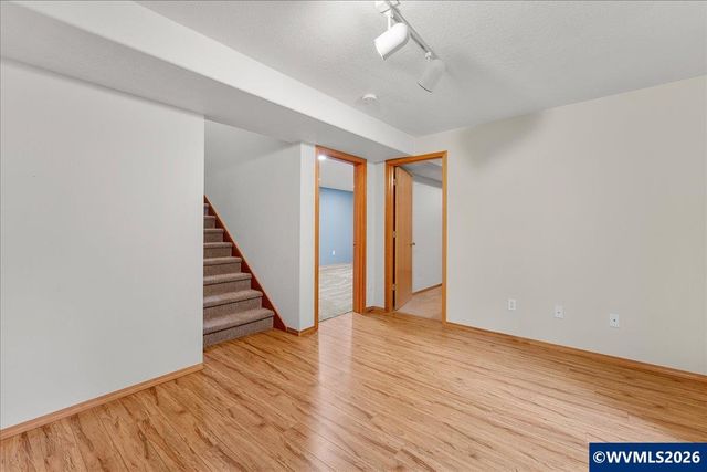 1064 Ashwood Ct SE, Salem, OR 97302