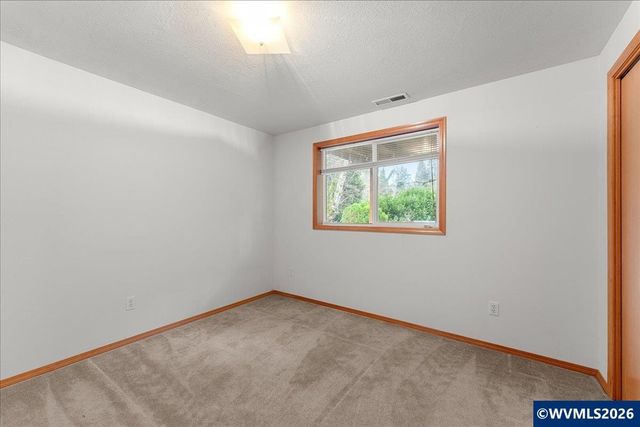 1064 Ashwood Ct SE, Salem, OR 97302